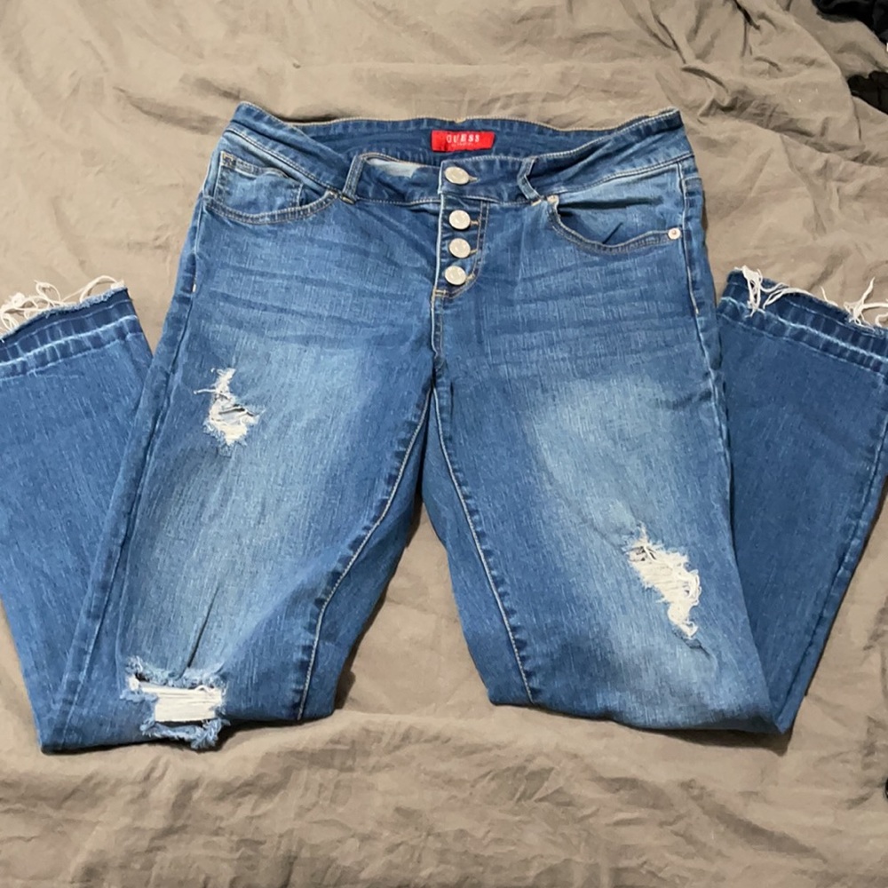 Guess Jeans cropped. Frayed